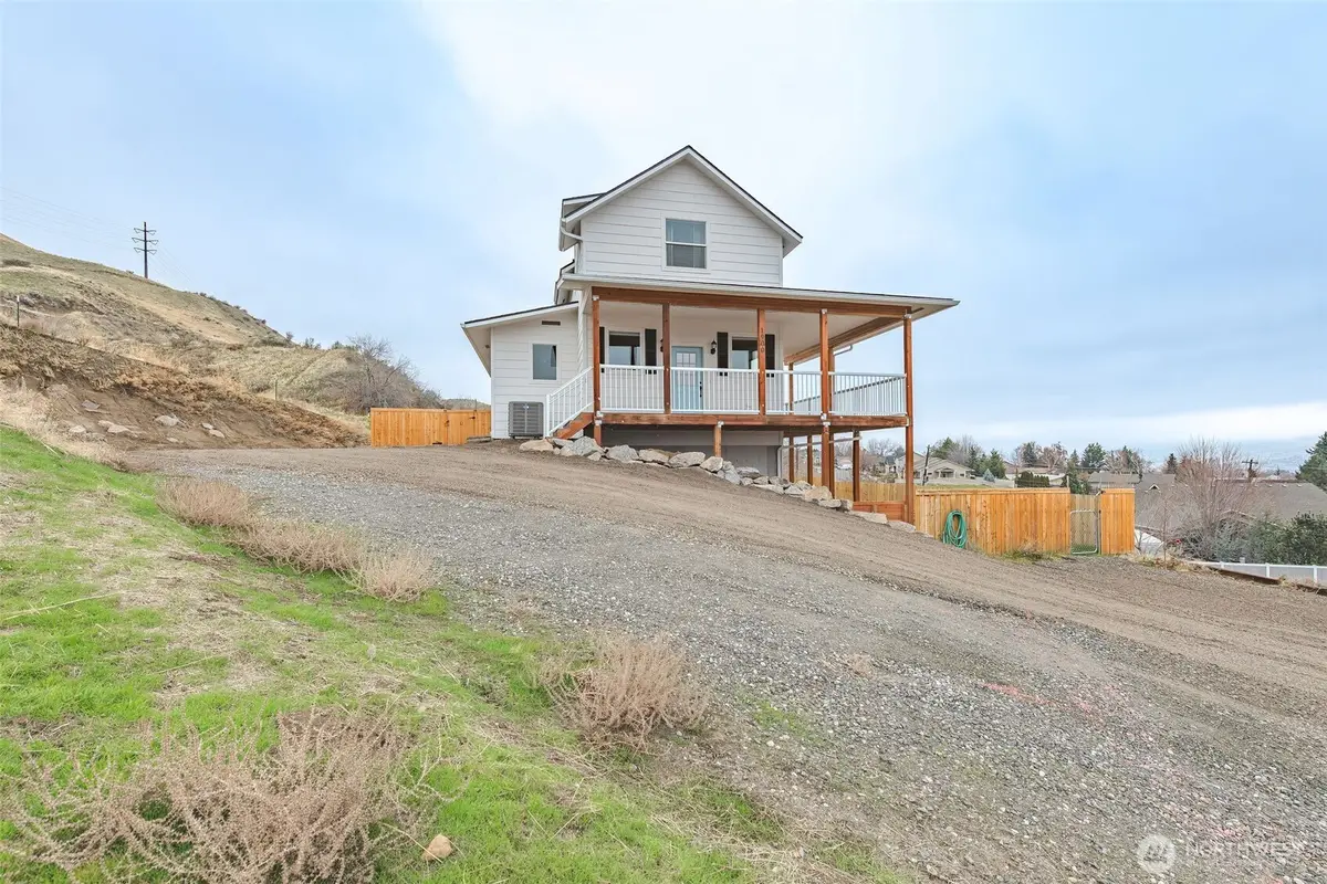 1900 Cumbo Court, Wenatchee, WA 98801 - Image #1