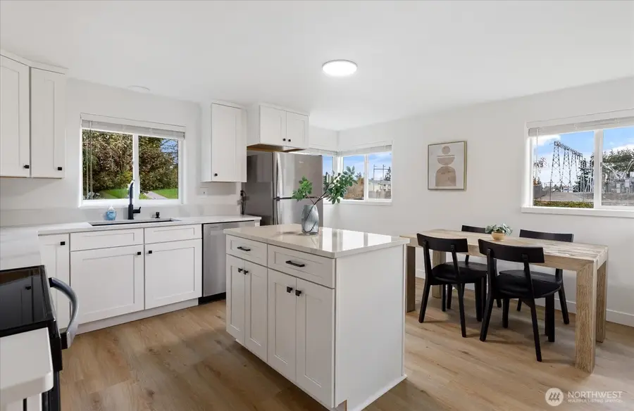 350 NE 7th Avenue, Oak Harbor, WA 98277 - Image #3