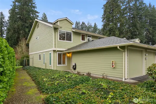 3926 NW Fairway Lane, Bremerton, WA 98312
