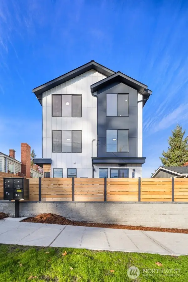 528 N 72nd Street, Seattle, WA 98103