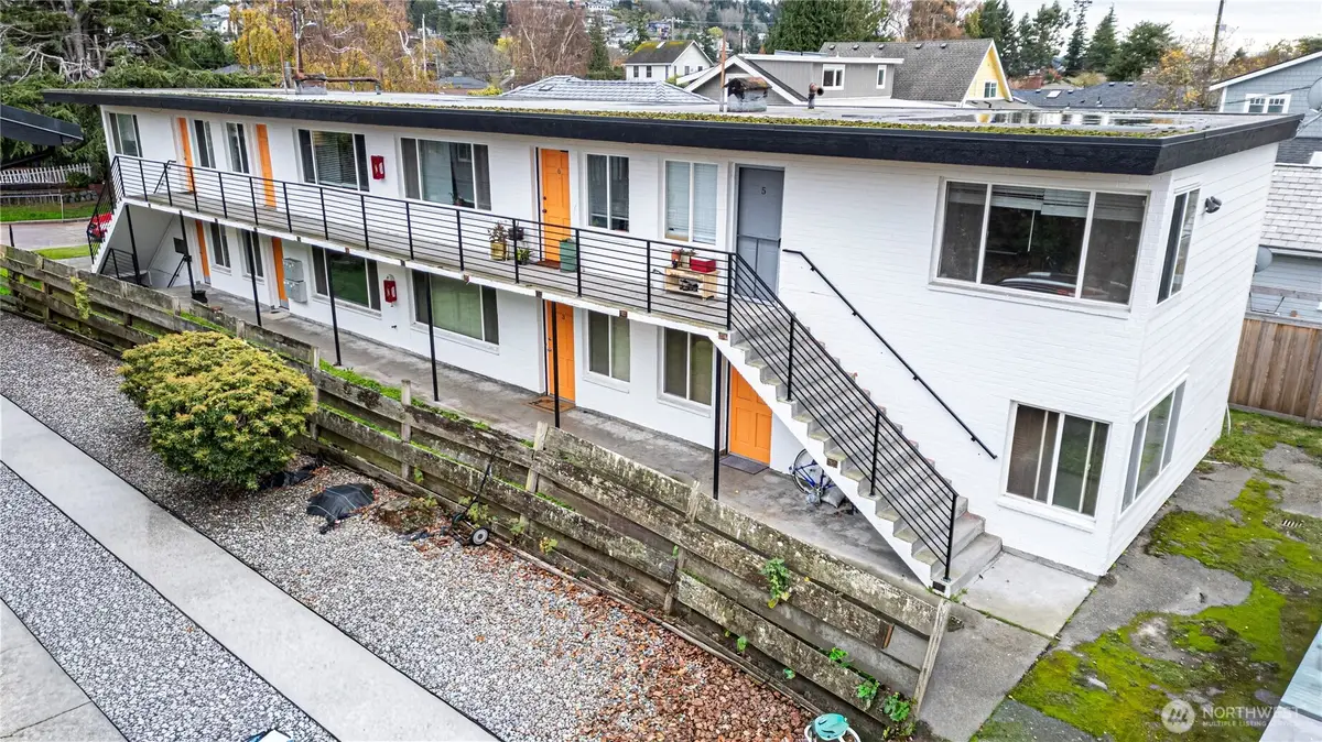 3035 64th Avenue Sw, Seattle, WA 98116 - Image #1