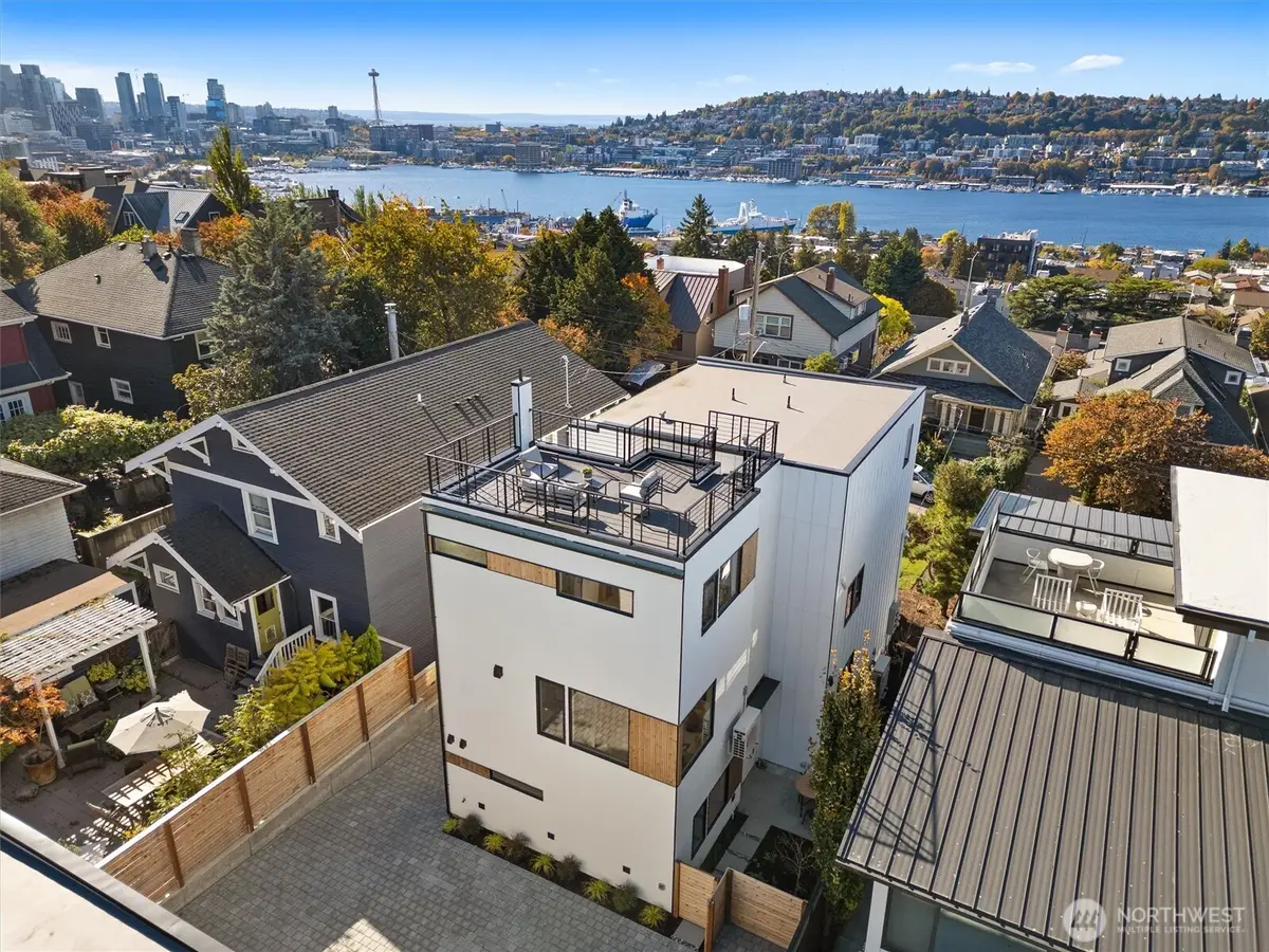 2214 Broadway E, Seattle, WA 98102 - Image #1