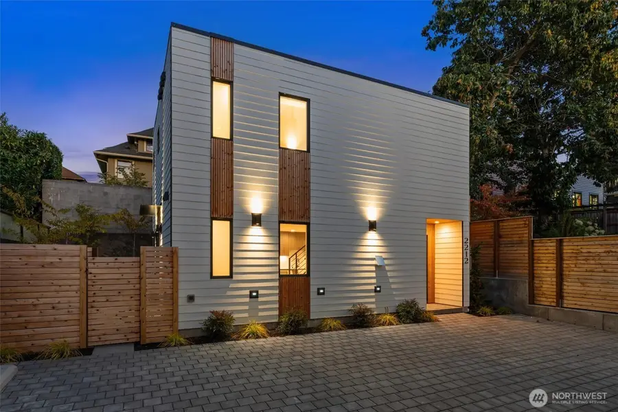 2212 Broadway E, Seattle, WA 98102 - Image #3