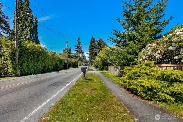 15712 Greenwood Avenue N, Shoreline, WA 98133