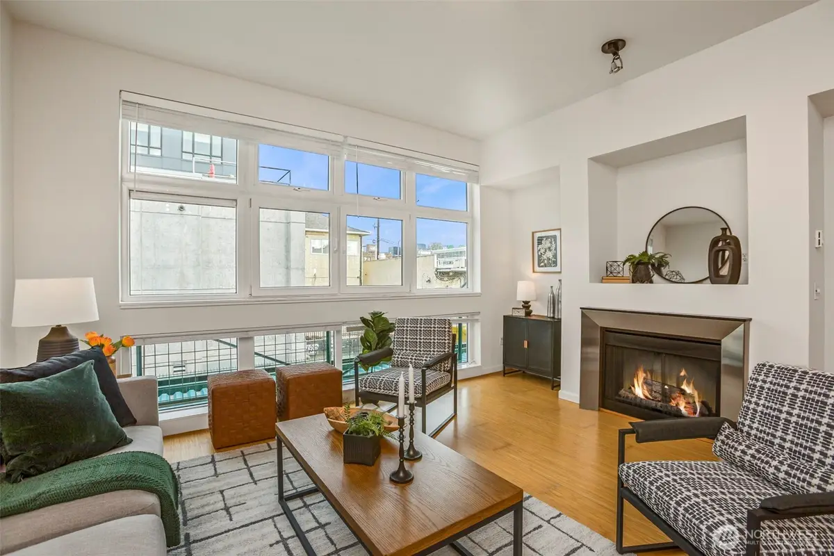 17 W Mercer Street #218, Seattle, WA 98119 - Image #1
