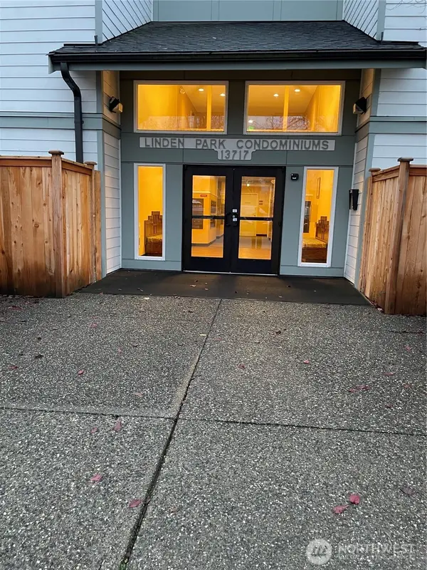 13717 Linden Avenue N #229, Seattle, WA 98133
