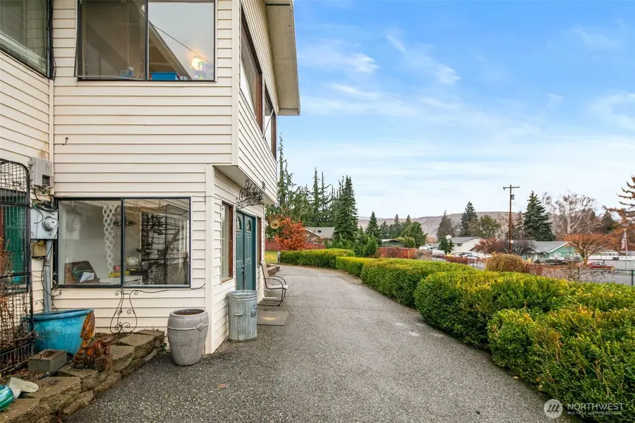 325 N Kansas Avenue, East Wenatchee, WA 98802 - Image #3