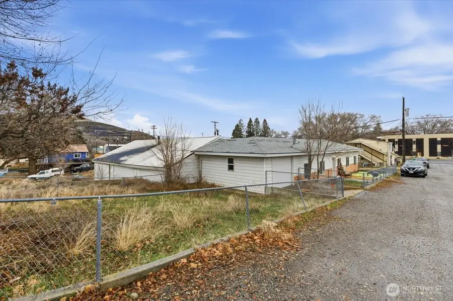 310 Center Street, Grand Coulee, WA 99133 - Image #2
