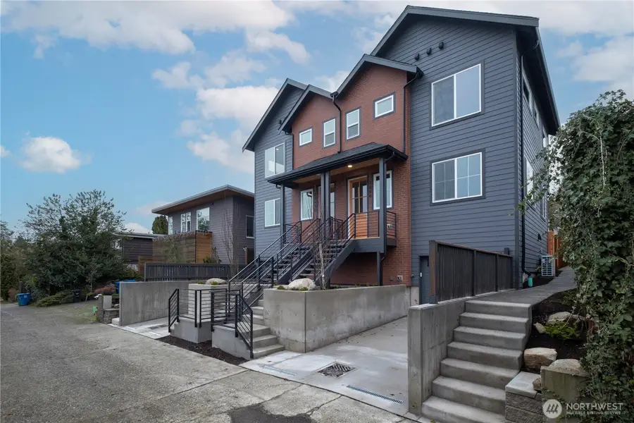 2844 22nd Avenue W, Seattle, WA 98199 - Image #2