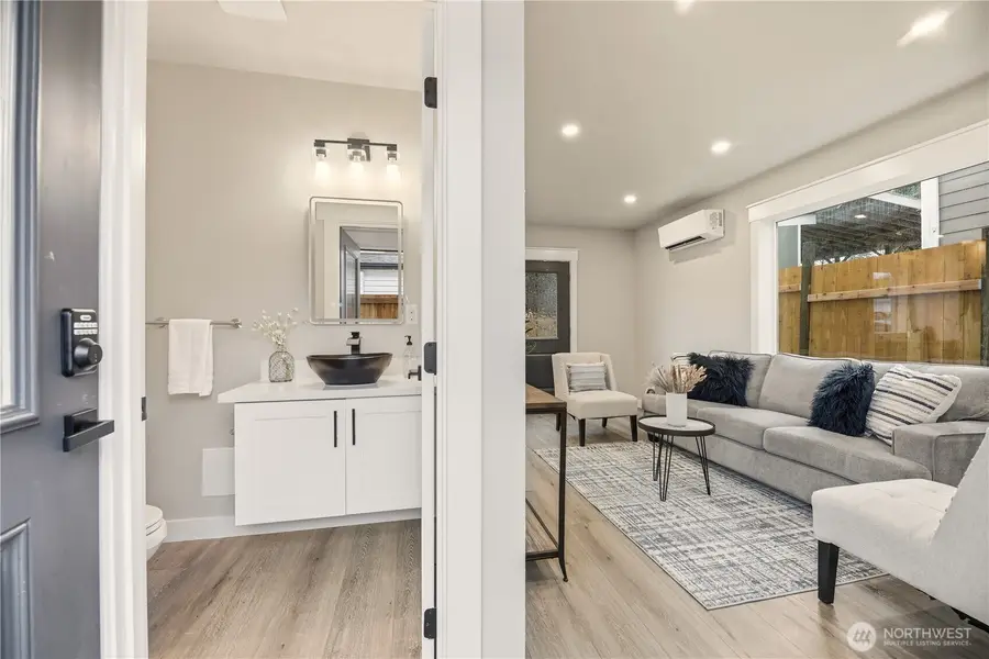 9223 38th Avenue S #B, Seattle, WA 98118 - Image #2