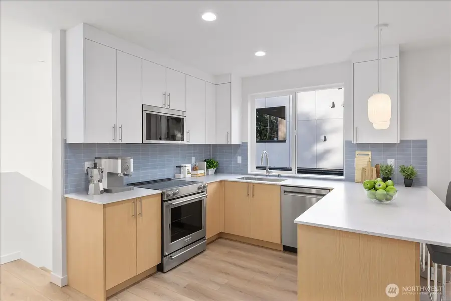 10738 Interlake Avenue N, Seattle, WA 98133 - Image #3