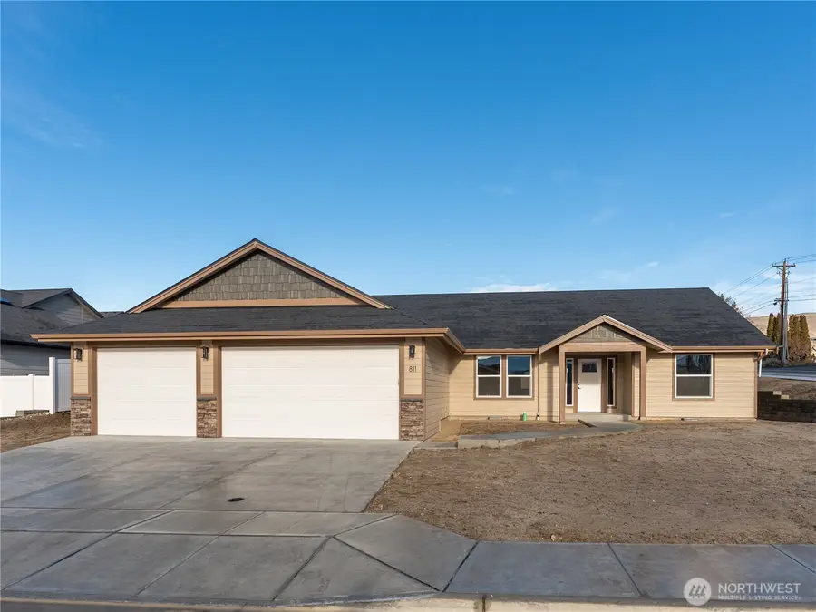 811 N Newport Loop, East Wenatchee, WA 98802 - #2