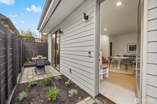 713 N 70th Street, Seattle, WA 98103