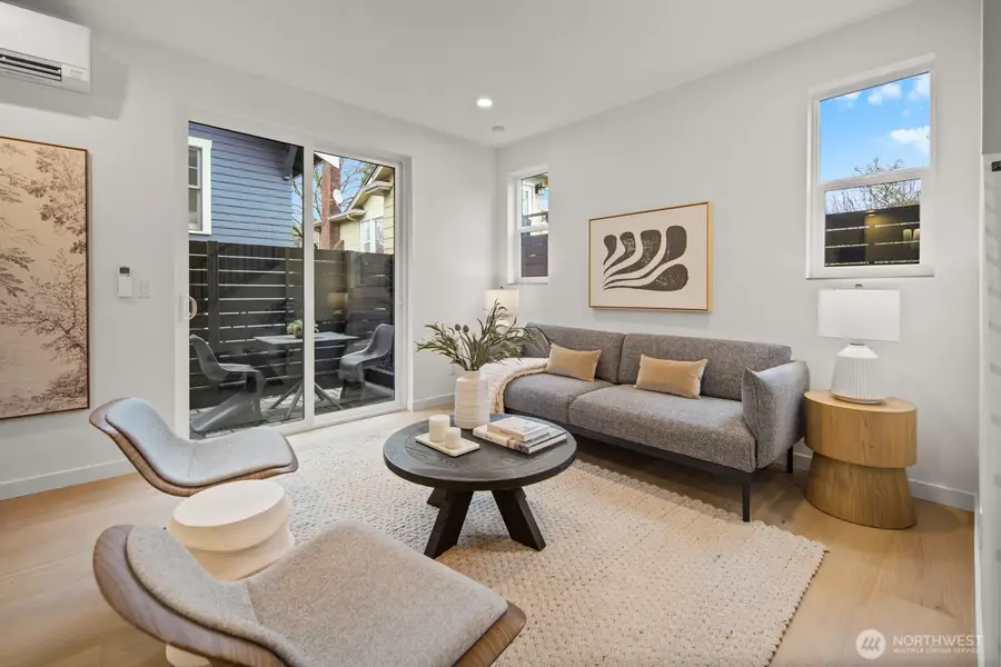 713 N 70th Street, Seattle, WA 98103 - Image #2