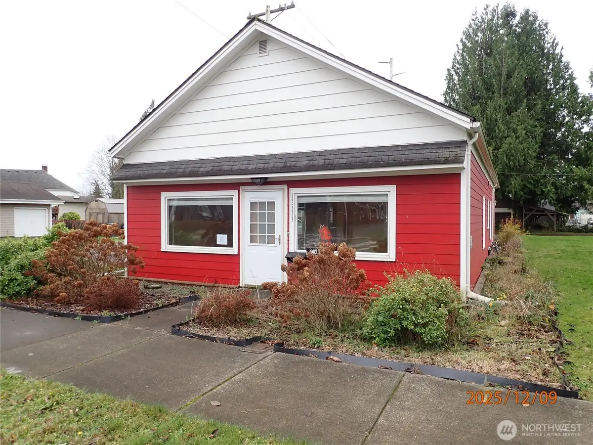 102 W Emerson Avenue, Hoquiam, WA 98550 - Image #1