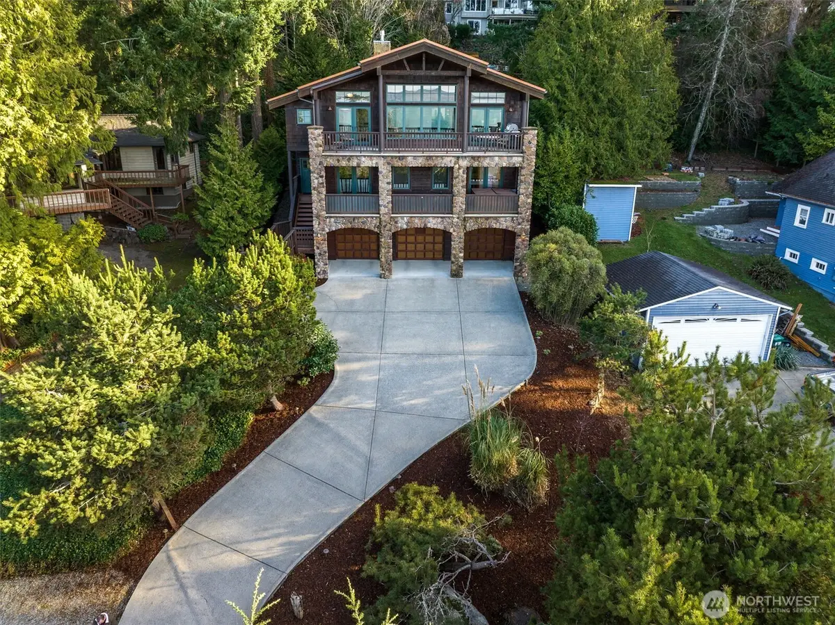 15926 Maplewild Avenue Sw, Seattle, WA 98166 - Image #1