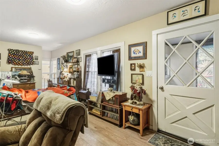 325 E Main Street, Mossyrock, WA 98564 - Image #3