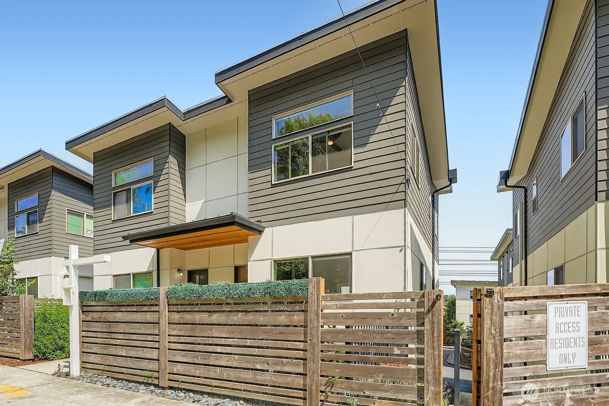 8718 42nd Avenue S, Seattle, WA 98118 - Image #1