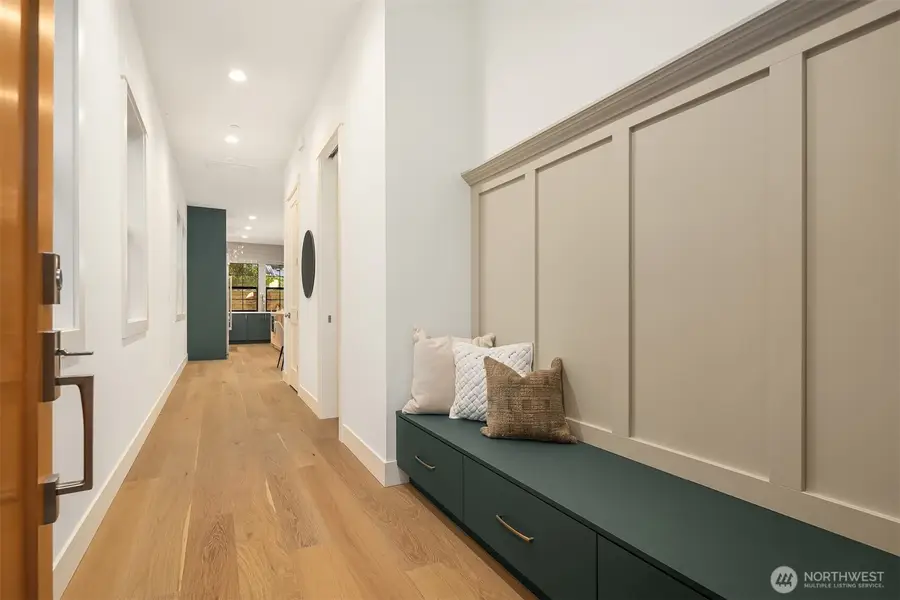 809 166th Avenue Ne, Bellevue, WA 98008 - Image #3