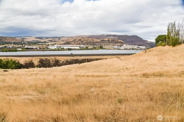 715 Garden Lane, Dallesport, WA 98617