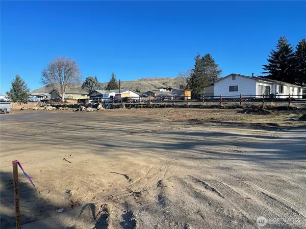 313 34th Street Nw, East Wenatchee, WA 98802
