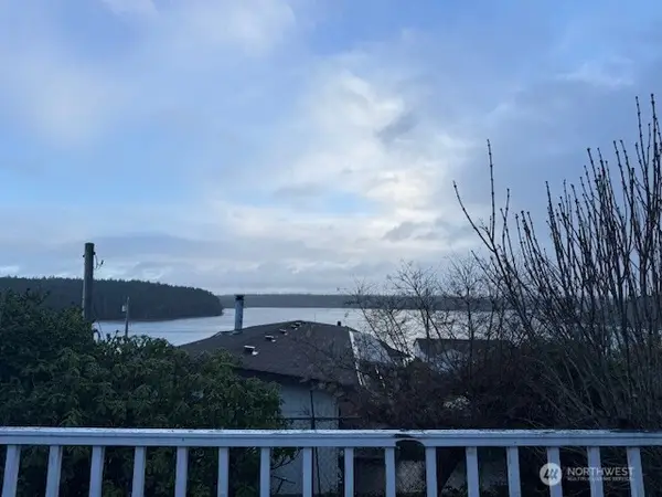 10122 Windward Drive Nw, Olympia, WA 98502