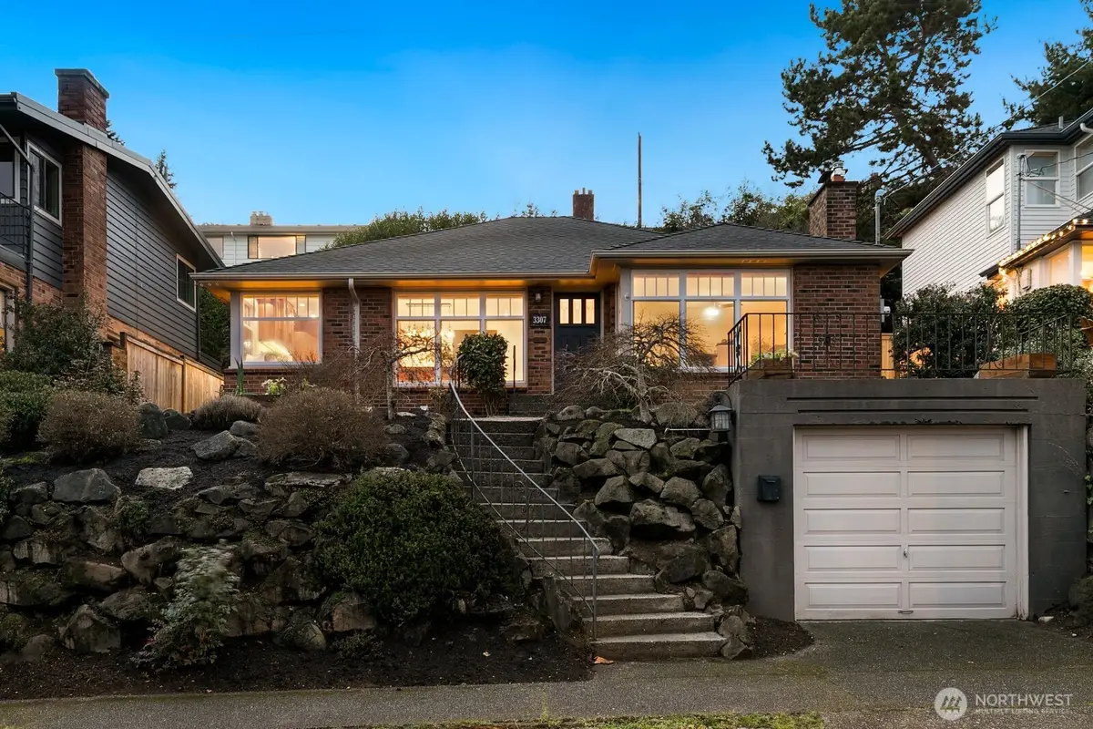 3307 36th Avenue W, Seattle, WA 98199 - Image #1