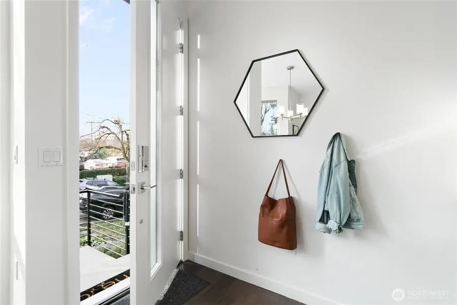 258 E Roanoke Street, Seattle, WA 98102 - Image #2