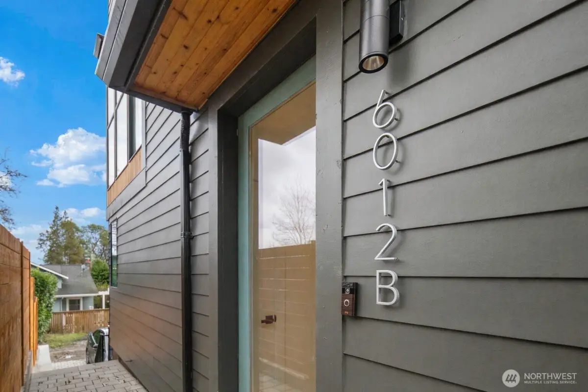 6012 35th Avenue Ne, Seattle, WA 98115 - Image #1