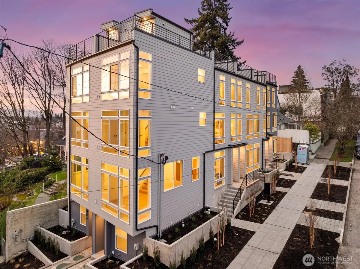 724 N 36th Street, Seattle, WA 98103 - Image #1