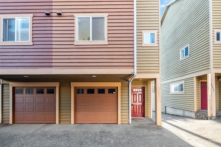 11211 Greenwood Avenue N #C, Seattle, WA 98133 - Image #2