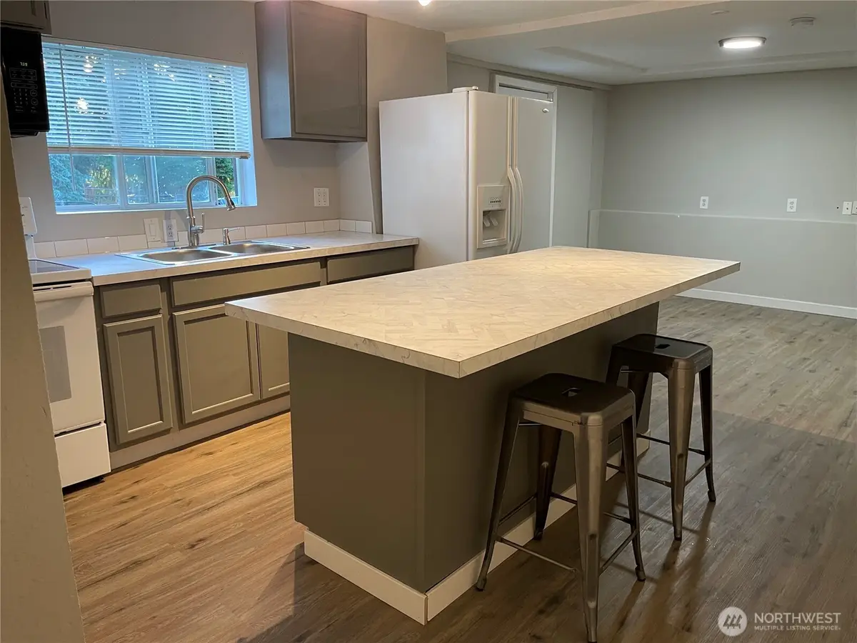 30524 8th Avenue Sw, Federal Way, WA 98023 - Image #1