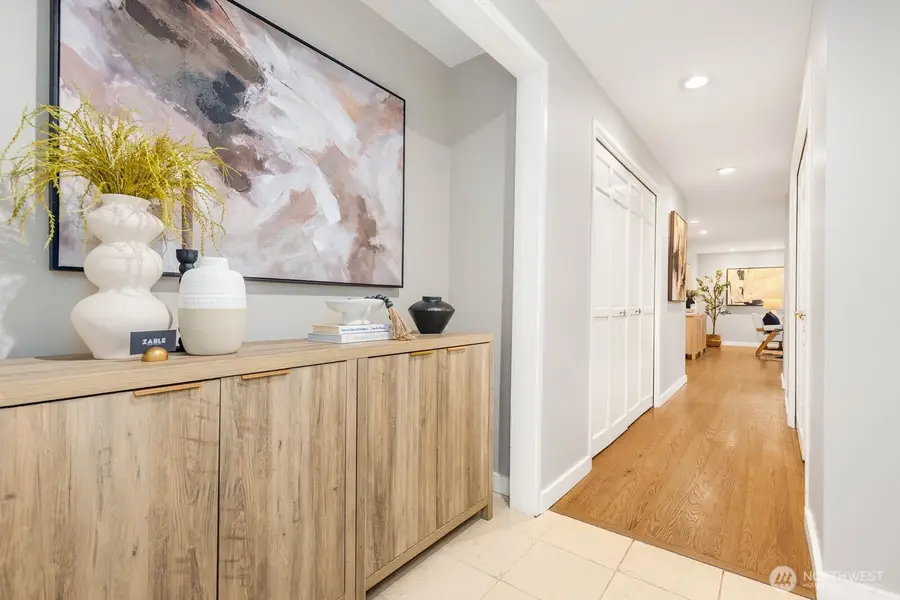 2101 Nob Hill Avenue N #1B, Seattle, WA 98109 - Image #3