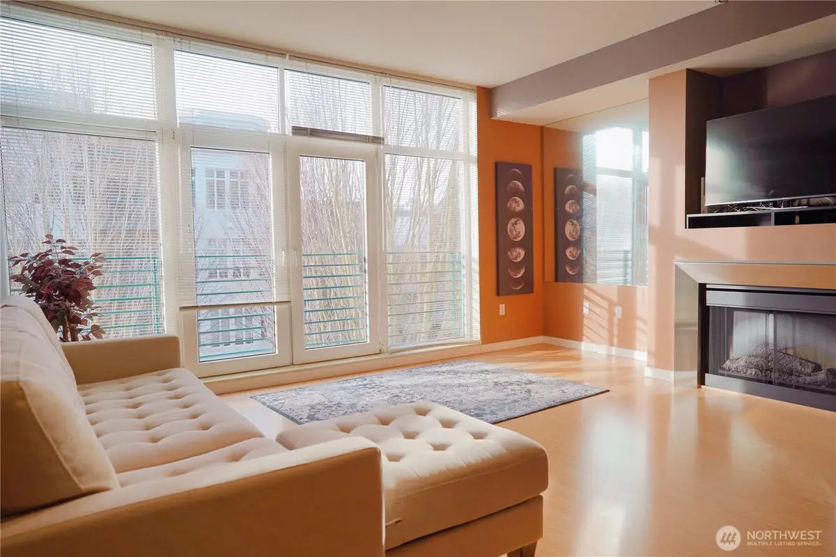 17 Mercer Street #207, Seattle, WA 98119 - Image #1