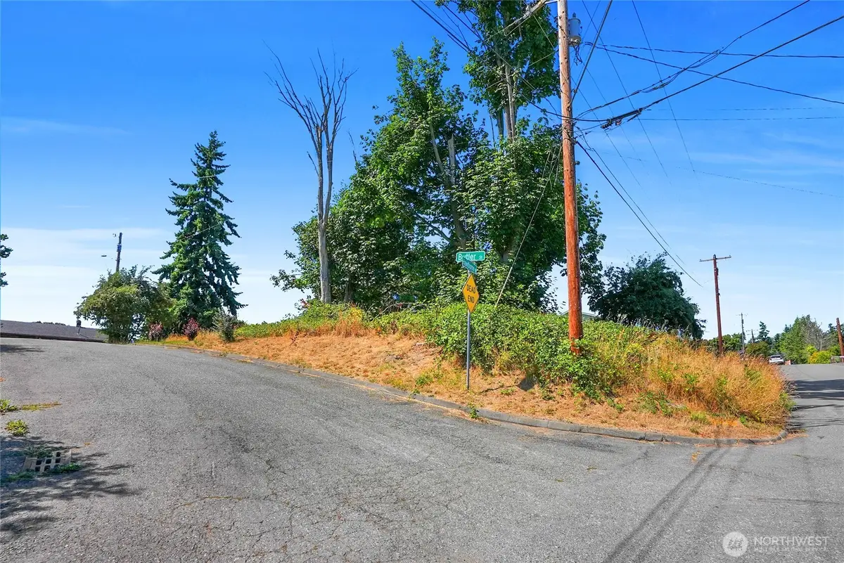 1 Hawthorne Street, Everett, WA 98201 - Image #1