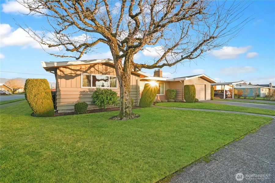 1077 Garfield Street, Enumclaw, WA 98022 - Image #2