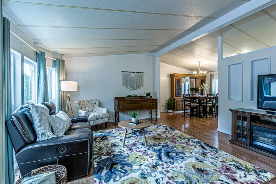 9818 Asotin Street S, Tacoma, WA 98444 - Image #2