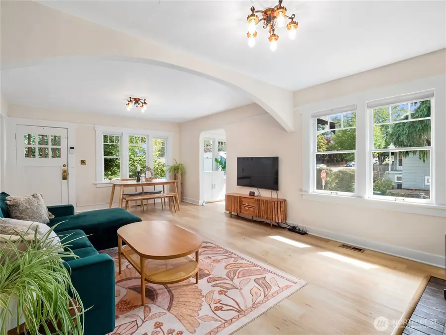 9701 Roosevelt Way Ne, Seattle, WA 98115 - Image #3