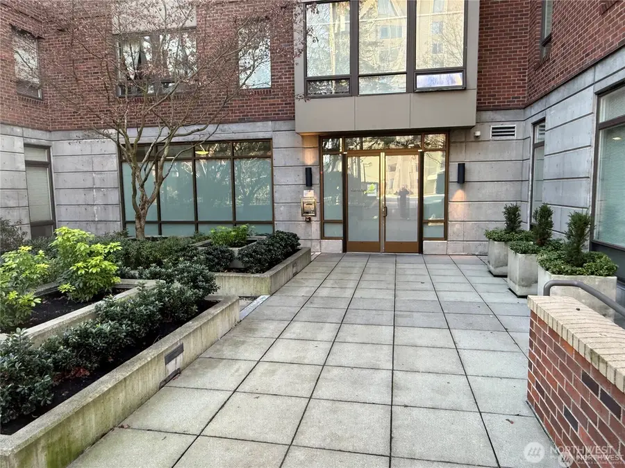 4547 8th Avenue Ne #414, Seattle, WA 98105 - Image #2