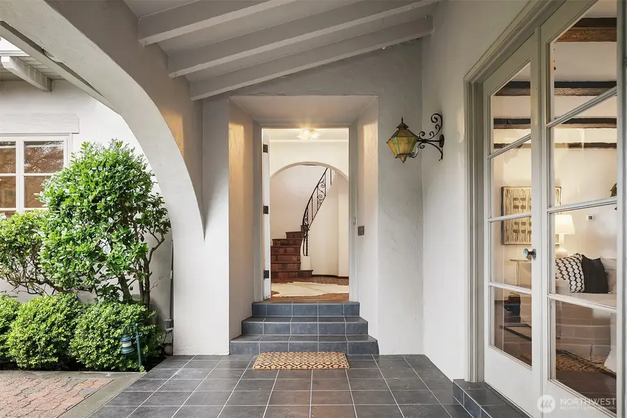 1533 Shenandoah Drive E, Seattle, WA 98112 - #2