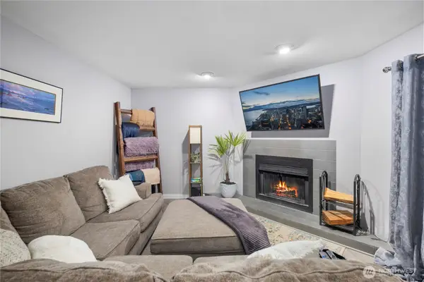 4118 212th Street Sw #C103, Mountlake Terrace, WA 98043