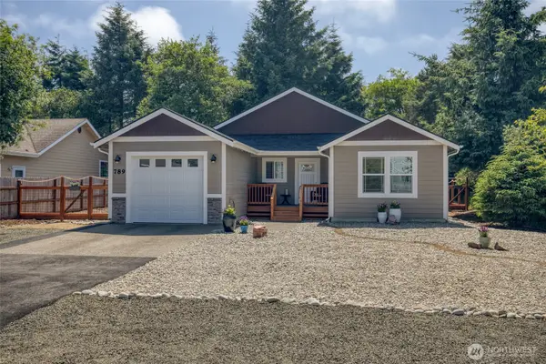 789 Island Circle Se, Ocean Shores, WA 98569