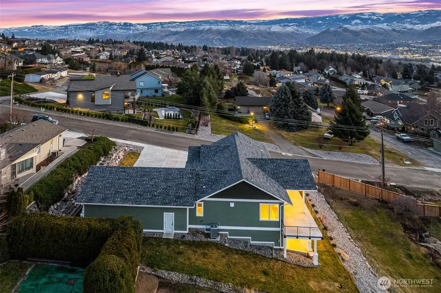 327 23rd Street Ne, East Wenatchee, WA 98802 - Image #2