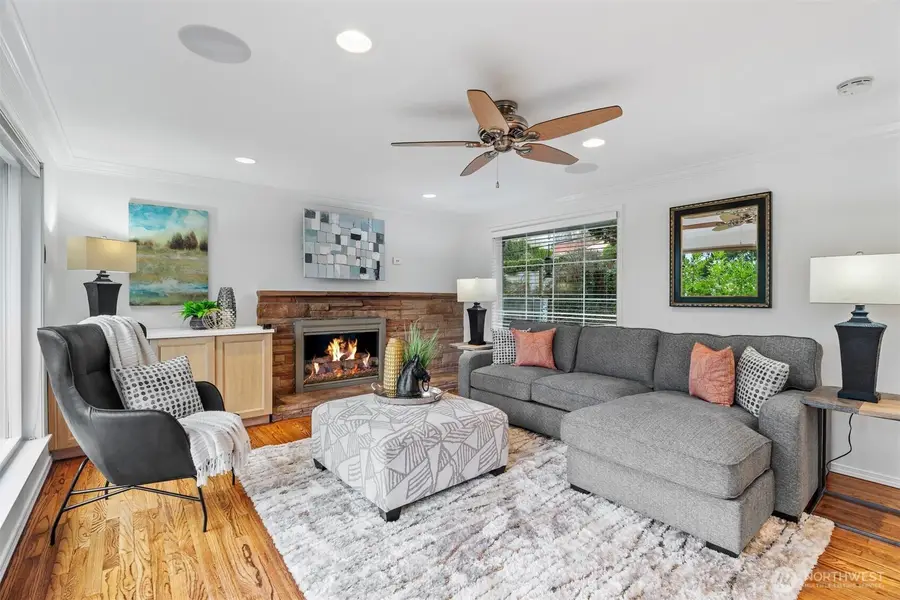 15612 38th Avenue Ne, Lake Forest Park, WA 98155 - Image #2