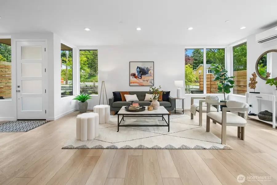 8831 Wallingford Avenue N, Seattle, WA 98103 - Image #2