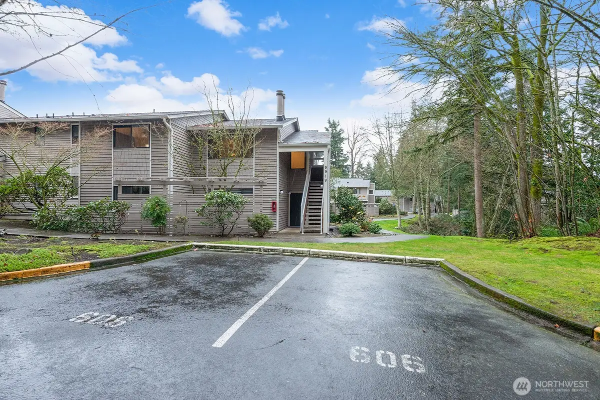 9919 NE 144th Lane #606, Kirkland, WA 98034 - Image #1