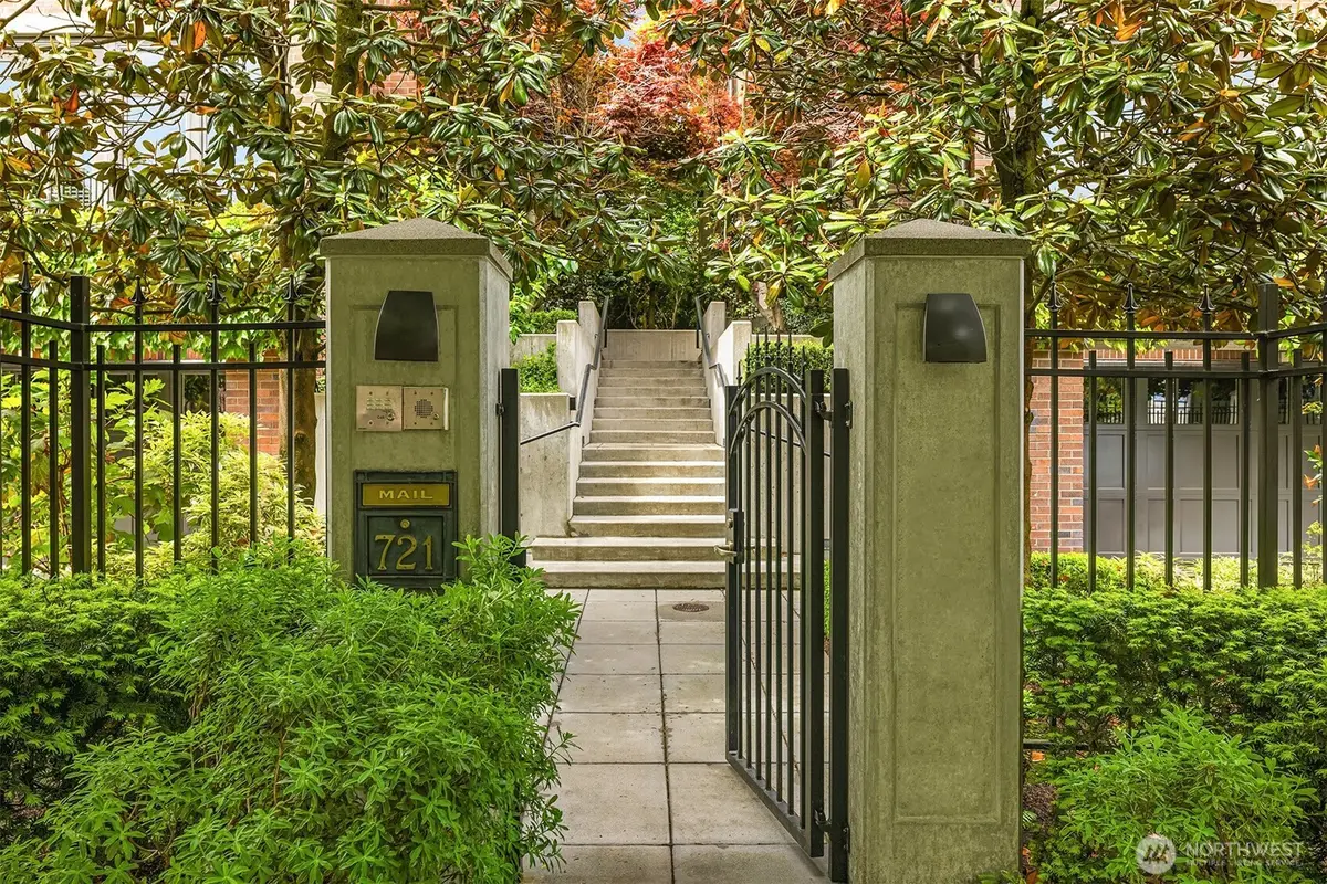 721 Harvard Avenue E, Seattle, WA 98102 - #1