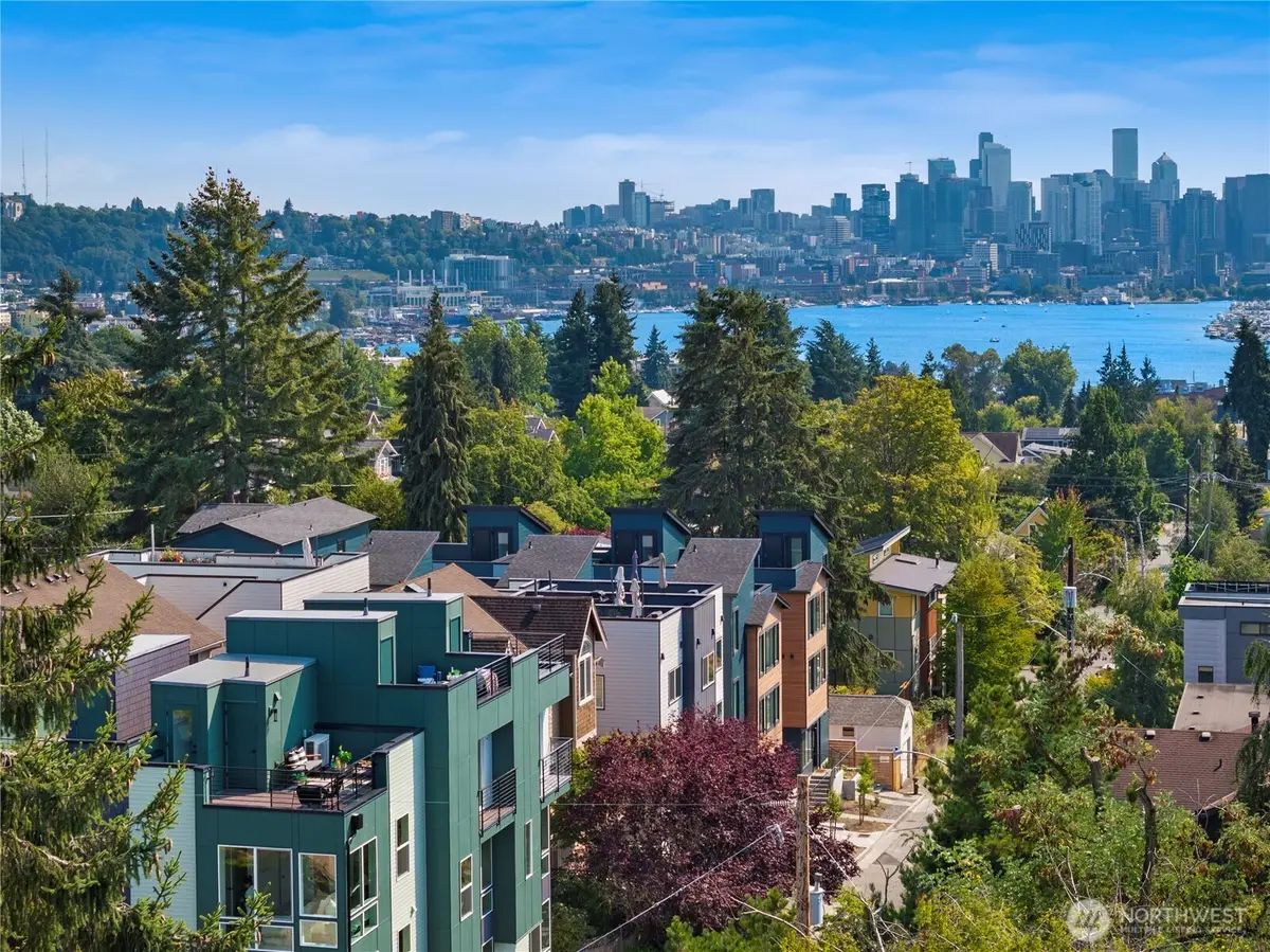 3850 Carr Place N, Seattle, WA 98103 - Image #1