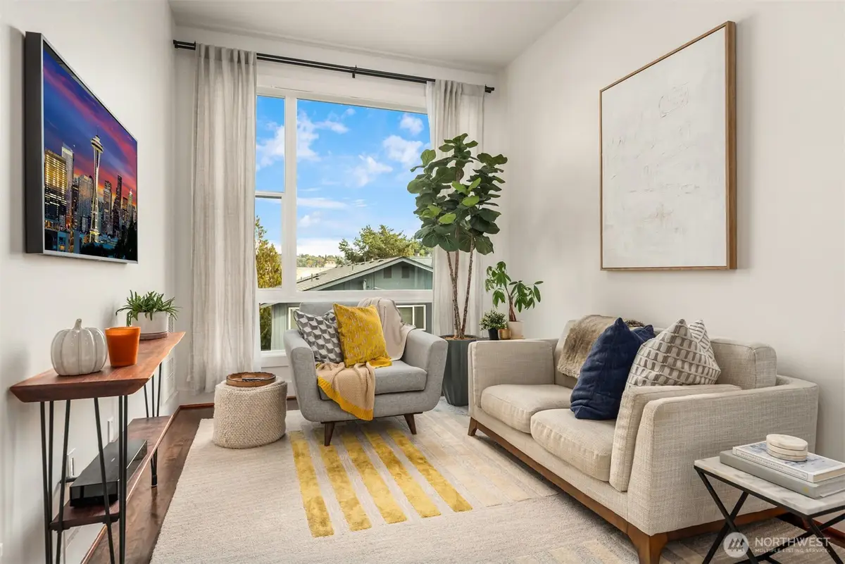 556 Highland Drive, Seattle, WA 98109 - Image #1