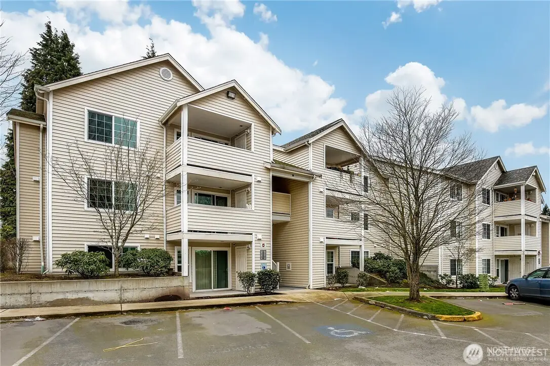 11915 Roseburg Avenue S #204, Burien, WA 98168 - Image #1